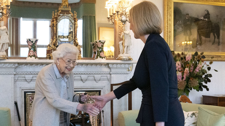 Queen Elizabeth shaking hands with Truss