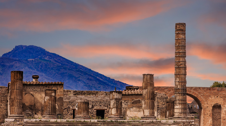 ruins of pompeii and vesuvius