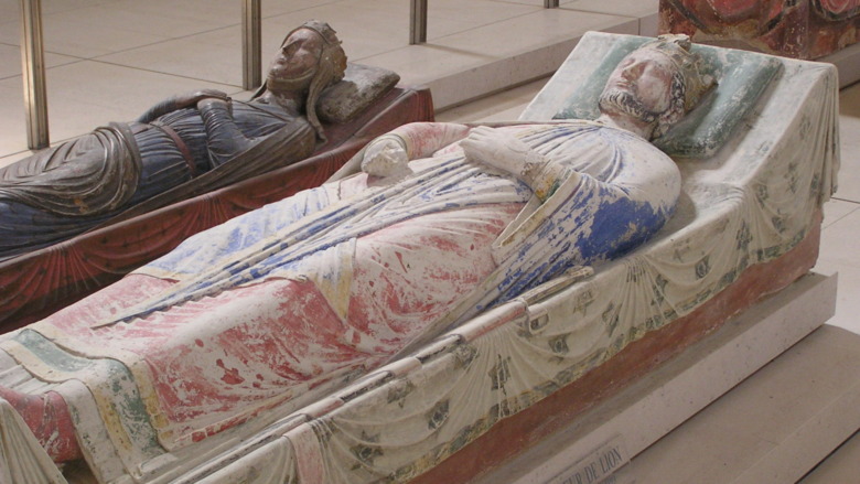 Richard I tomb with statue 