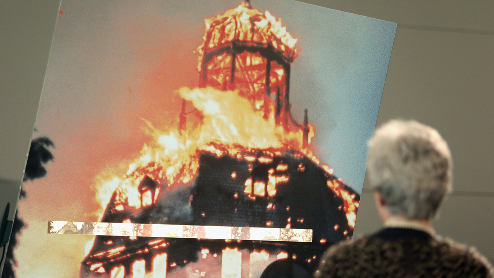 synagogue burning during kristallnacht