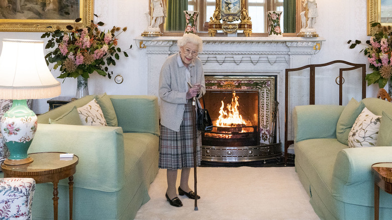 Elizabeth II fireplace and couches