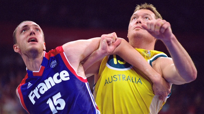 Frederic Weis and Luc Longley battle for rebound