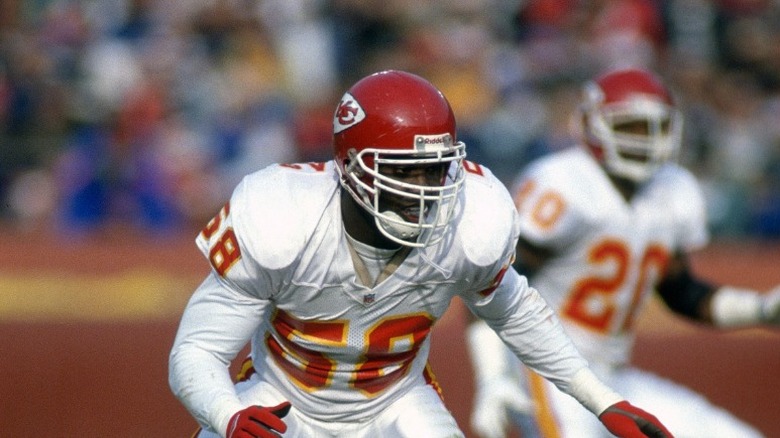 Derrick Thomas getting ready to tackle