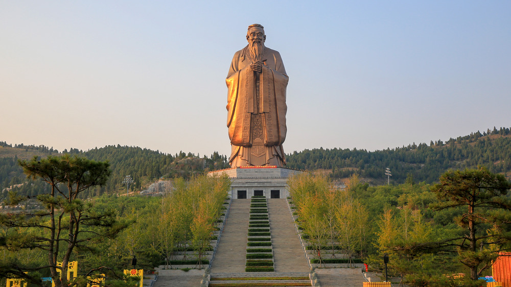 Confucius statue in Qufu