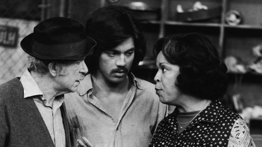 Freddie Prinze in Chico and the Man with his co-actors