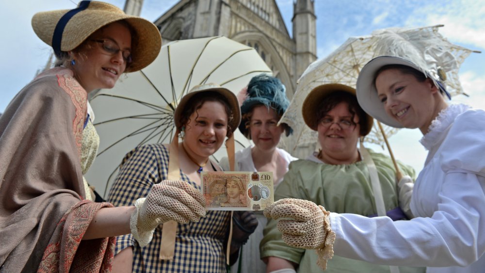 Young women in period dress with the new Jane Austen 10 pound note