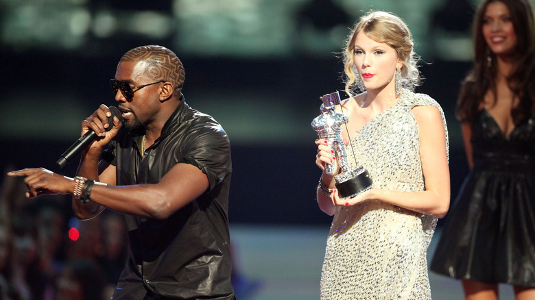 Kanye interrupts Taylor Swift at VMAs