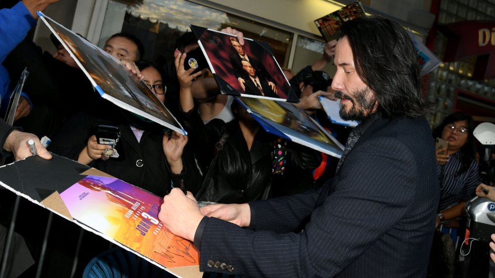 keanu reeves signing autographs