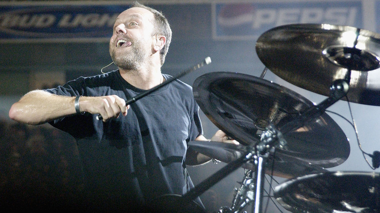 Lars Ulrich plays drums