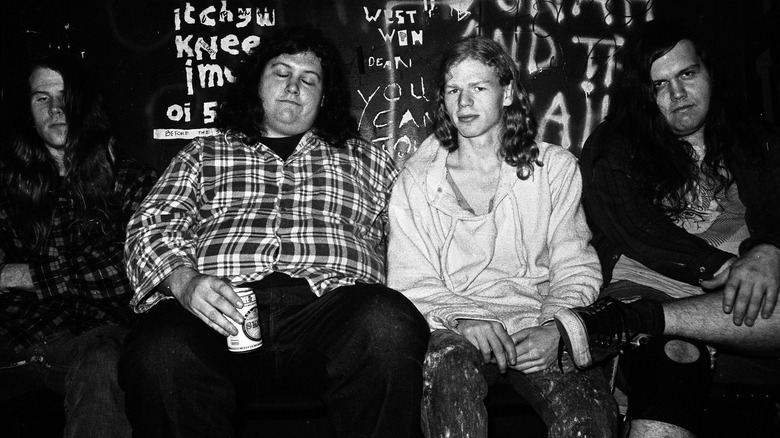 Screaming Trees looking young and bored