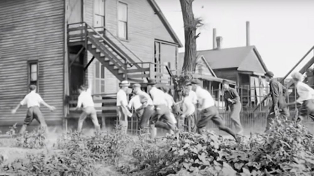 White rioters storm Chicago's South Side in 1919's Red Summer race riots