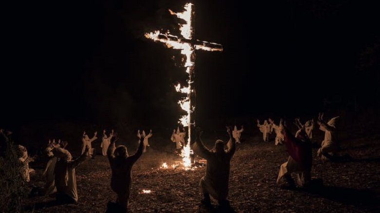 BlacKkKlansman burning cross