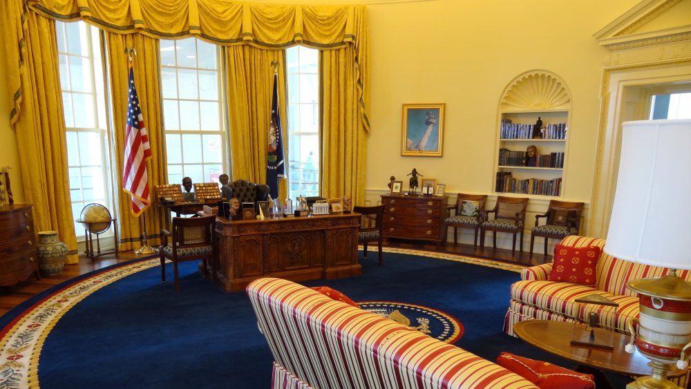  Recreation of Oval Office in the Clinton Presidential Center