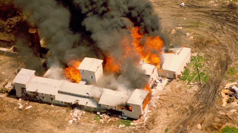 Branch Davidian compound burning down