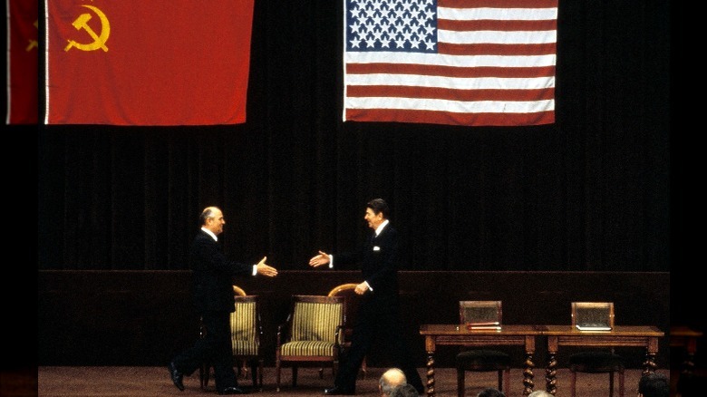Gorbachev and Reagan shaking hands