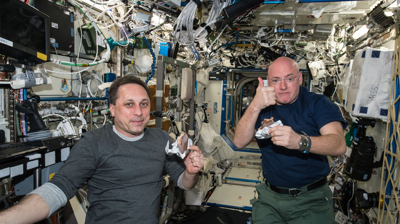 astronaut scott kelly eating