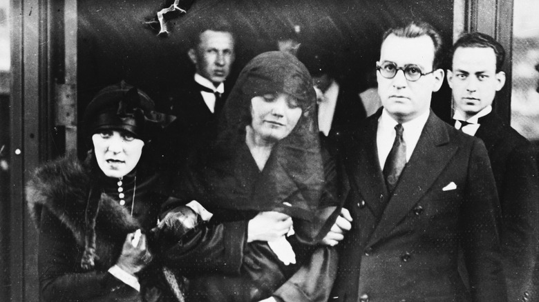 Pola Negri at Rudolph Valentino's funeral
