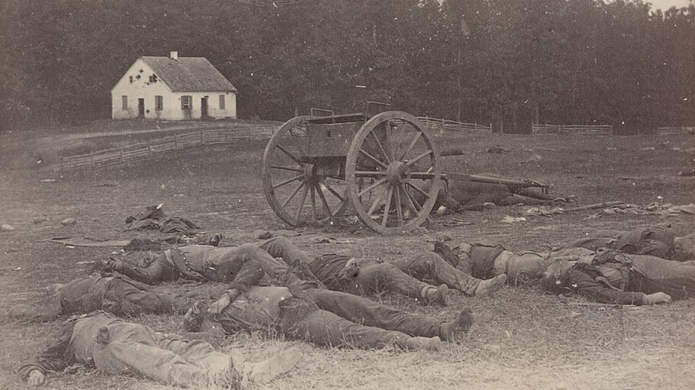 dead artillery soldiers