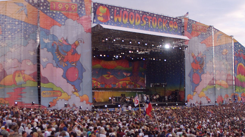 Woodstock 99 crowd