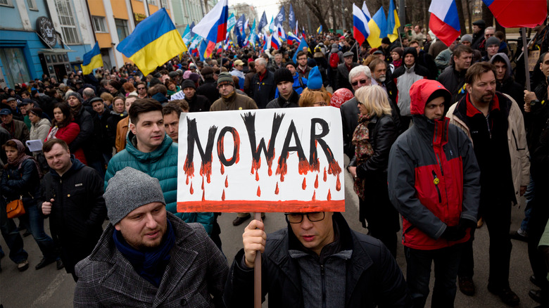 Antiwar protests in Moscow street
