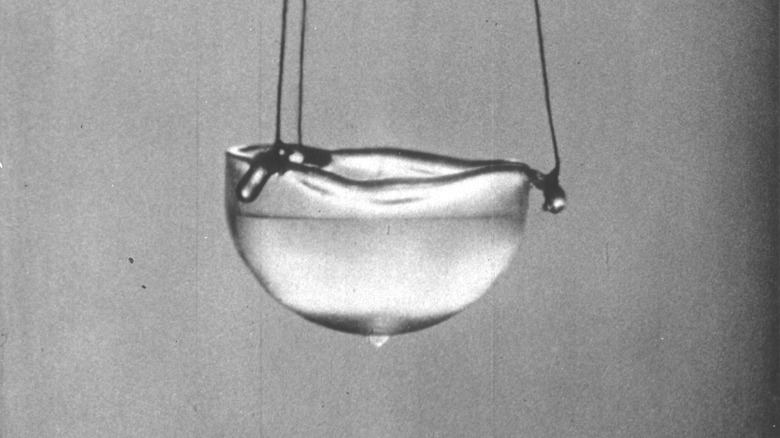 1963 photograph of a container of superfluid helium