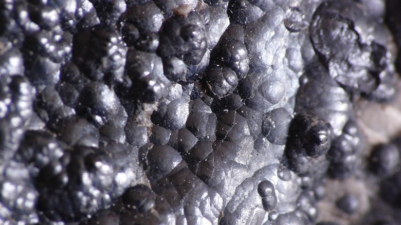 Pitchblende mineral with rounded bubbly formations