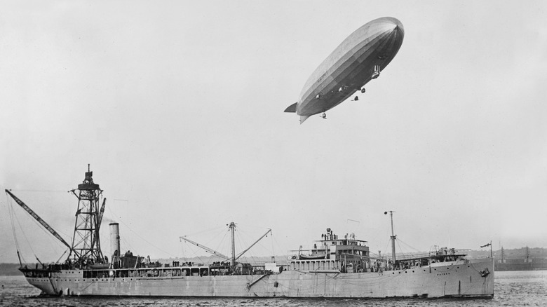 1924 photograph of the airship USS Shenandoah above an auxiliary tanker