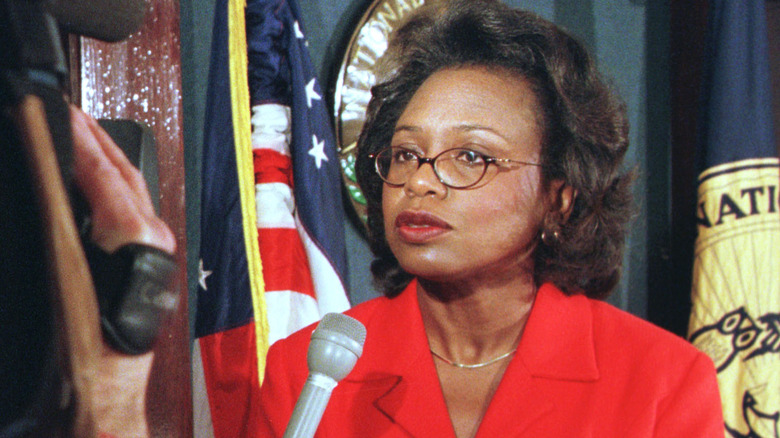 Anita Hill takes questions from reporters in 2000