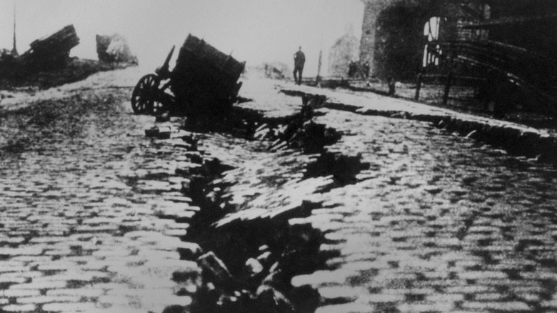 Fissures in San Francisco street, 1906
