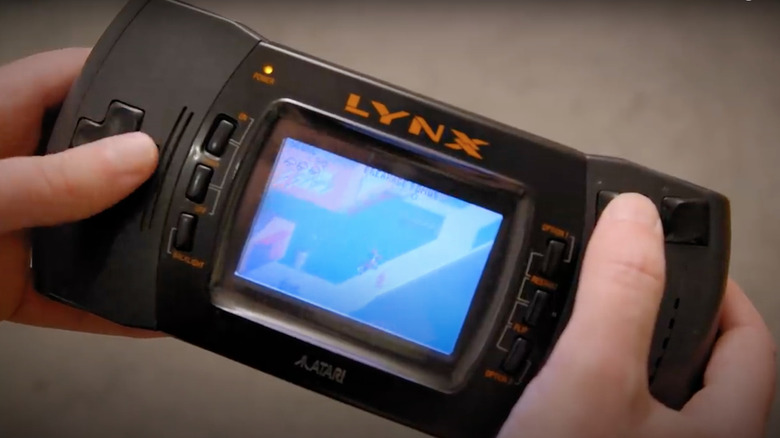 hands holding an Atari Lynx