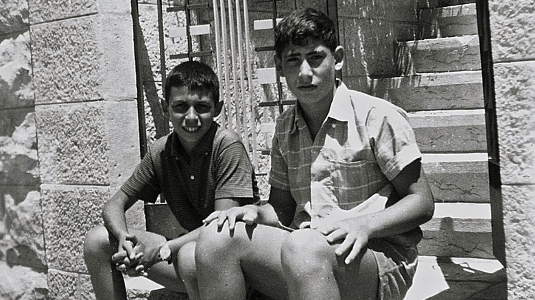 Benjamin Netanyahu and a friend sitting outside