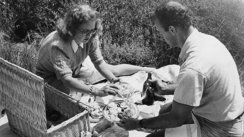 Bette Davis picnicking with William Sherry
