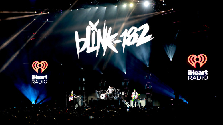 bilnk-182 on stage