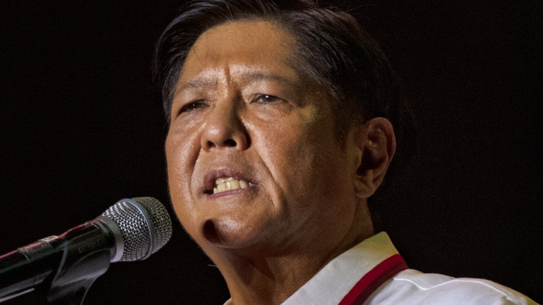 bongbong marcos delivers a speech