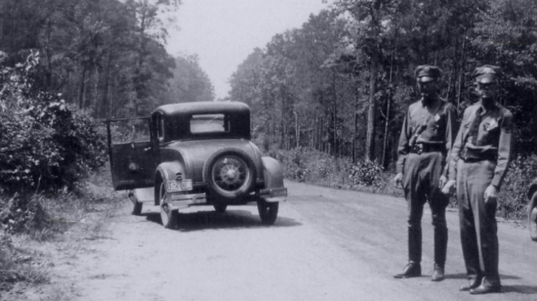 snapshot by unknown photographer of spot where Bonnie & Clyde were ambushed, 5/23/34