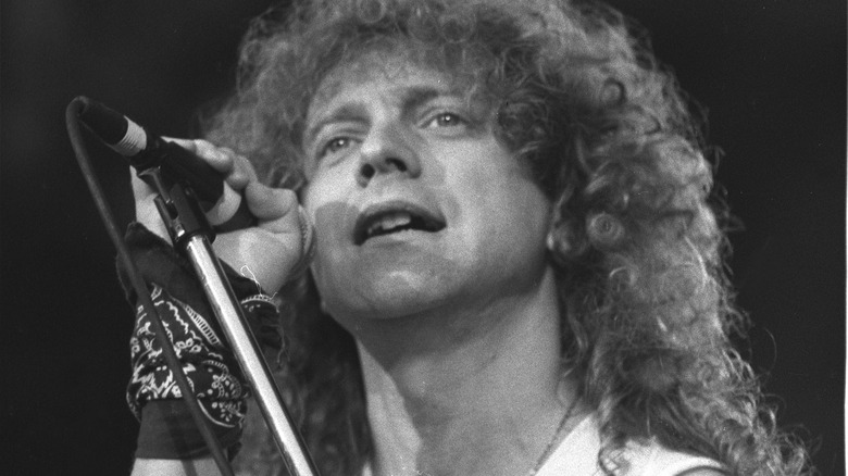 lou gramm performing with foreigner