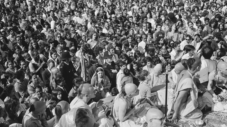 crowd hare krishna worship