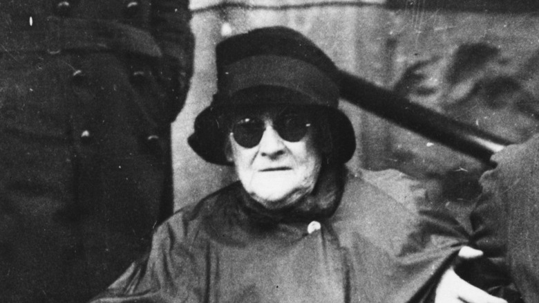 Clara Zetkin wearing sunglasses