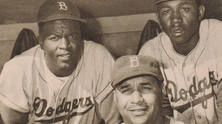 Jackie Robinson and players in Japan