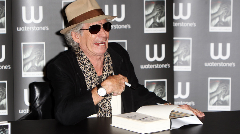 Keith Richards signs a book