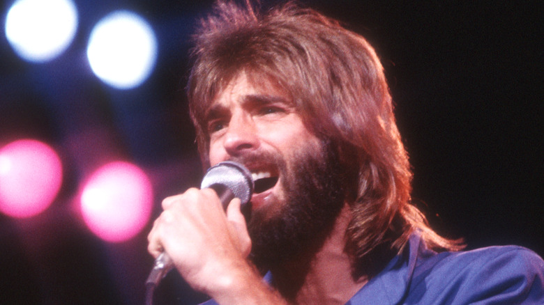 Kenny Loggins singing in 1983