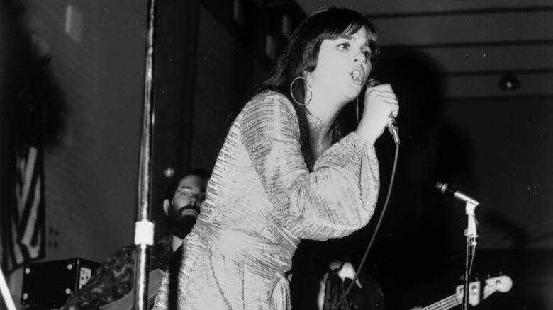 Linda Ronstadt performing in 1968