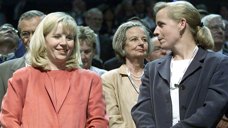 Liz Cheney, Mary Cheney (right)