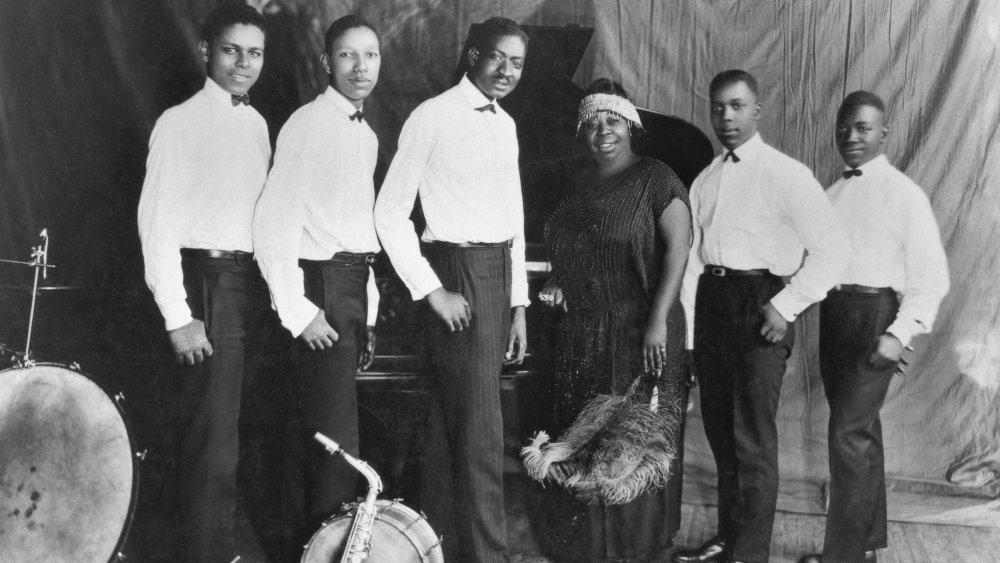 "Mother of the Blues" Ma Rainey and her band the Rabbit Foot Minstrels L-R: Ed Pollock, Albert Wynn, Thomas A. Dorsey, Ma (Gertrude) Rainey, Dave Nelson and Gabriel Washington pose for a portrait in 1923 in Chicago, Illinois.