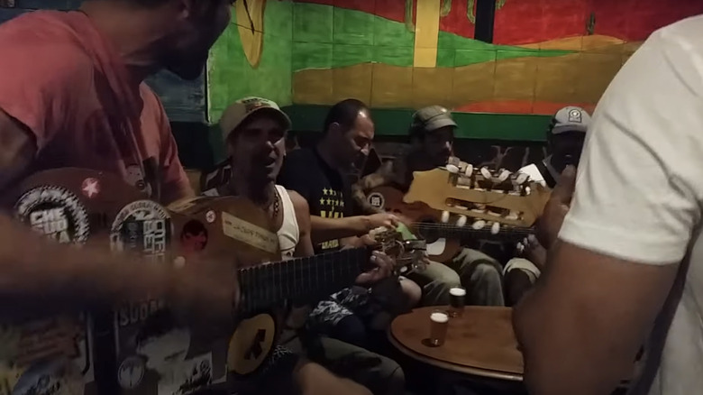 Manu Chao playing at Mariatchi bar with several other musicians