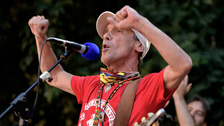 Manu Chao commemorating the G8 protests 20 years later