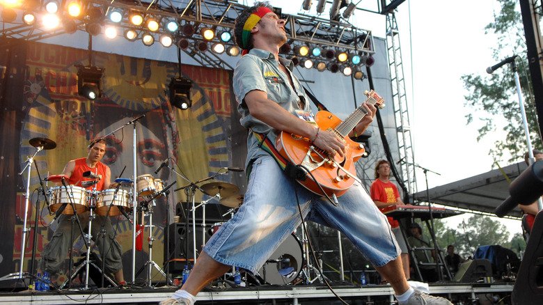 Manu Chao performing with Radio Bemba Sound System in 2007
