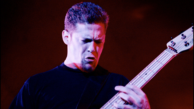 Jason Newsted playing bass