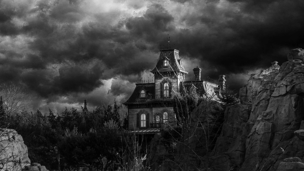 A haunted house picture