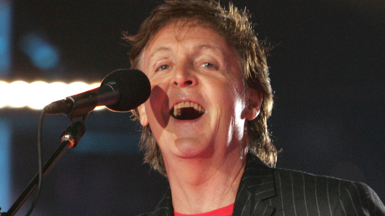 Paul McCartney singing